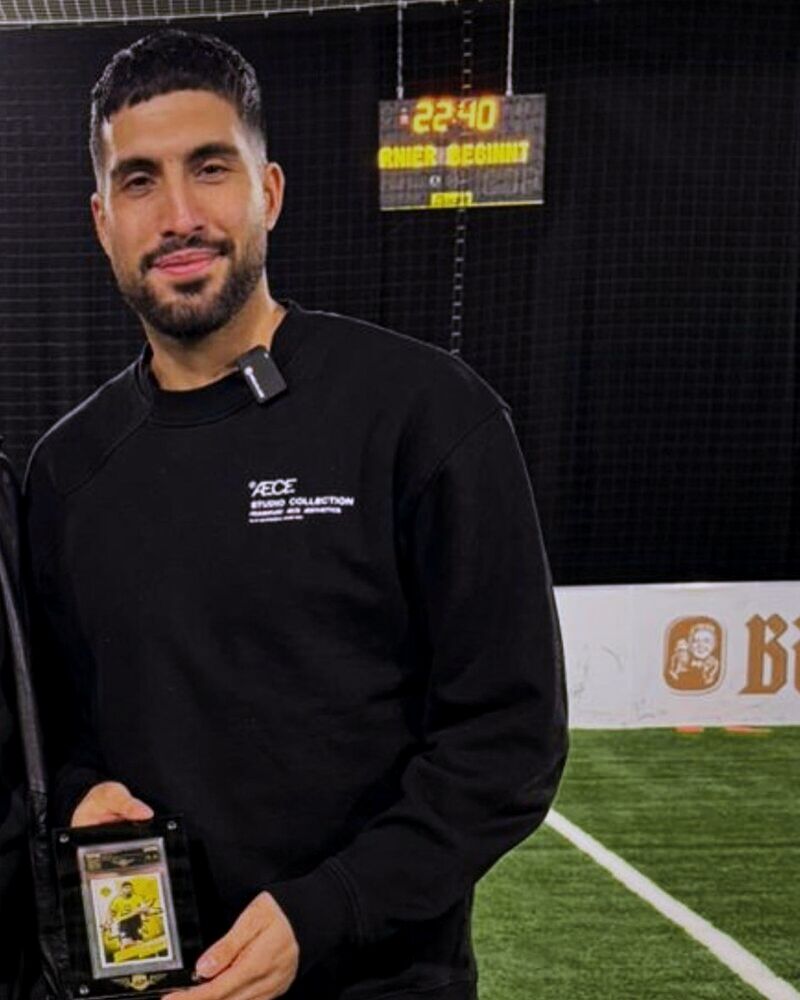 Le pro de Bundesliga Emre Can (Borussia Dortmund) avec sa carte notée par AP Grading dans un slab AP