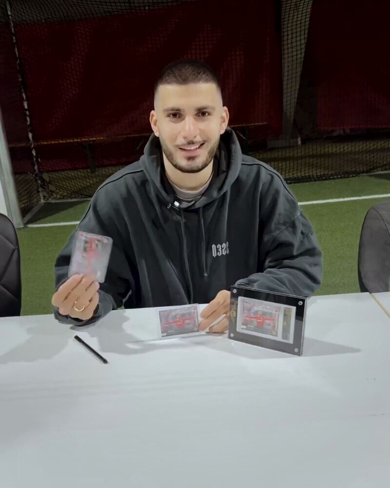 Le pro de Bundesliga Deniz Undav (VfB Stuttgart) avec sa carte notée par AP Grading dans un slab AP